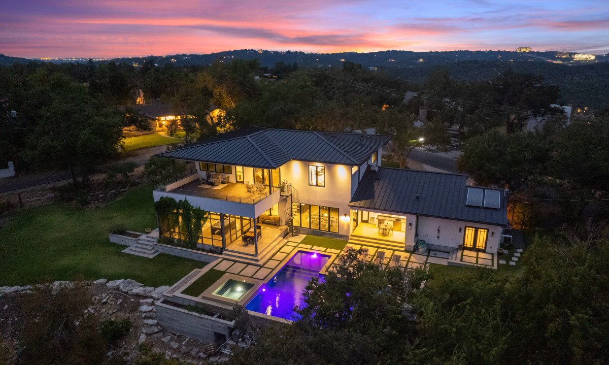 Westlake Home- Pool, Hot Tub, Game Room