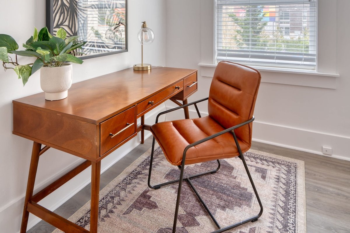 3BR • Sleeps 8 • Perfect for Groups • Renovated gallery image 4