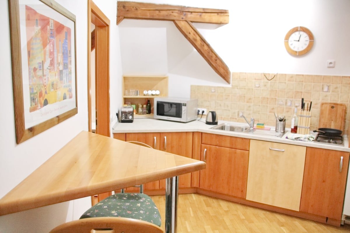 Luxury Private ATTIC in CENTER gallery image 5