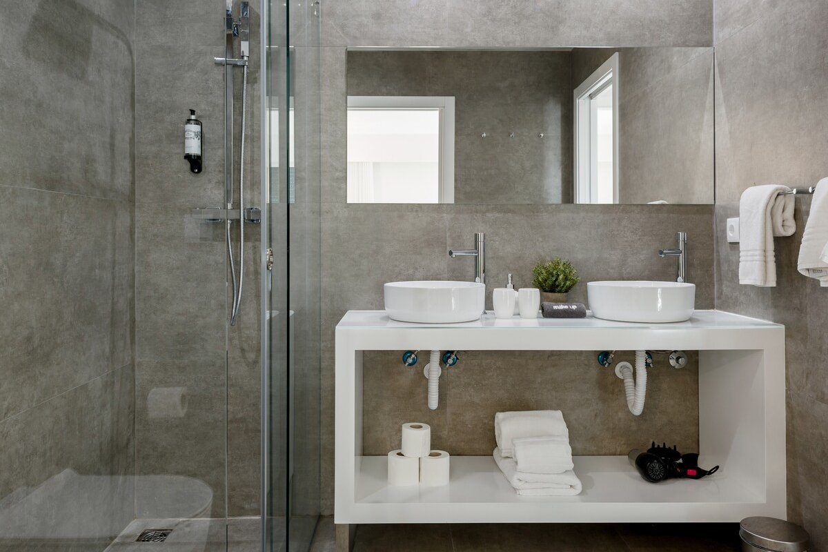 Spectacular 4 Bedroom Apt in the Heart of Oporto gallery image 5