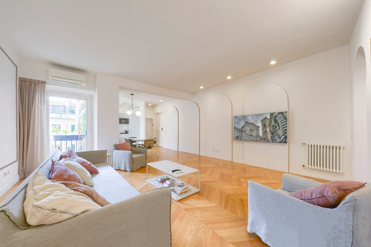 Duomo New Luxury Apartment 3 Bedrooms 3 Bathrooms gallery image 4