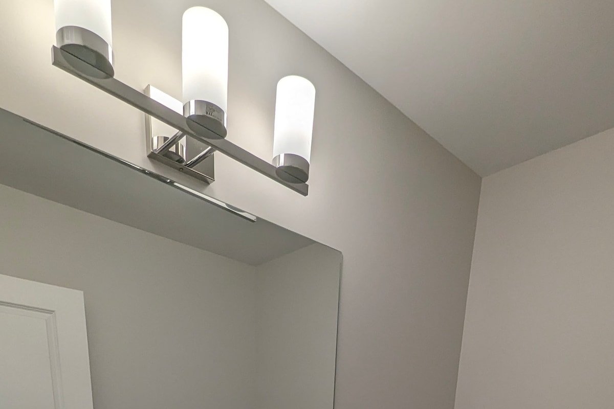 5 Bed 4 Bath 2500 sqft Clean and Elegant Home gallery image 4