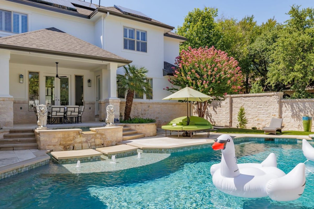 The Victoria, Pool, Outside Kitchen-Sleeps 12 gallery image 3