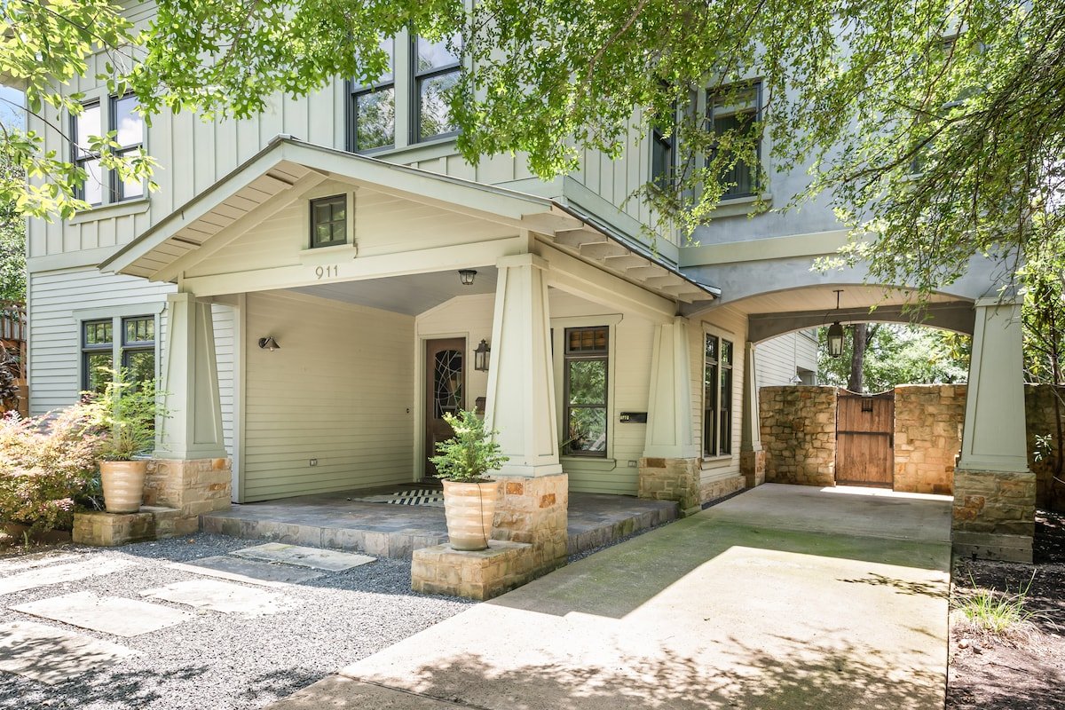 Huge Luxury Downtown Retreat W/ All The Amenities gallery image 2