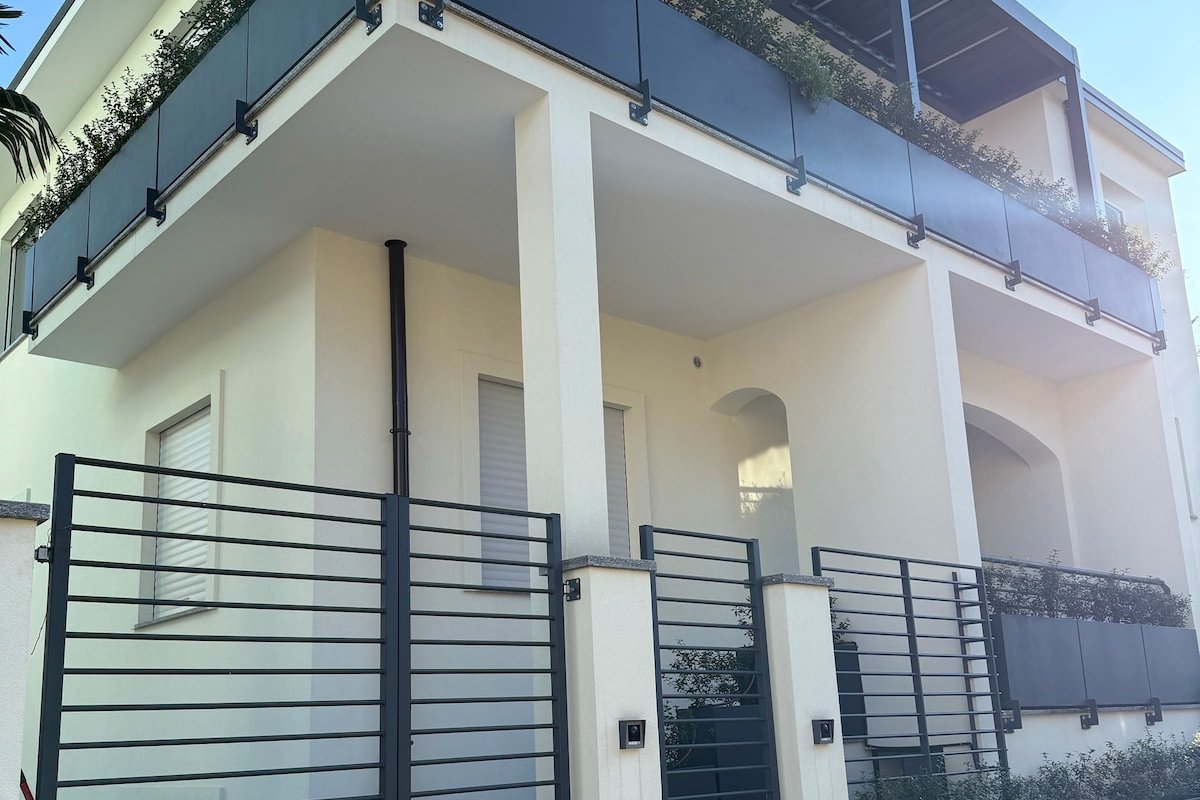 White House Diamond & Lux Suites gallery image 3