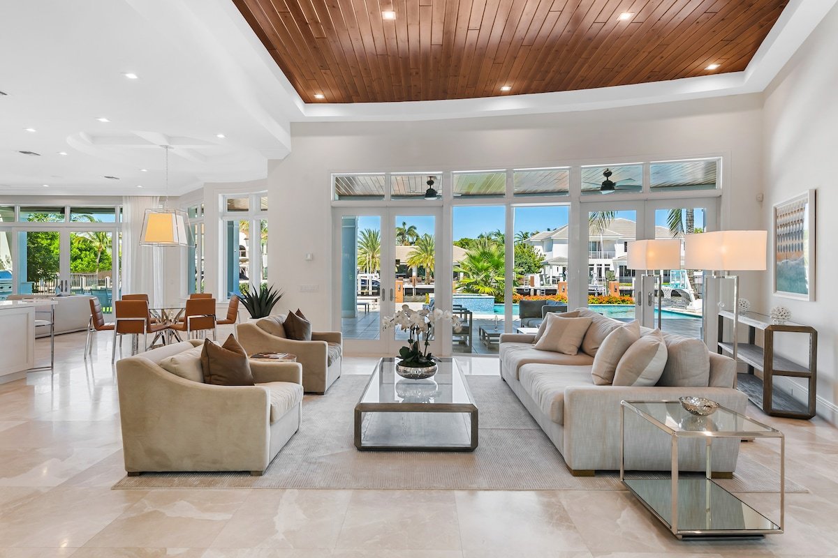 Modern Waterfront Villa gallery image 4