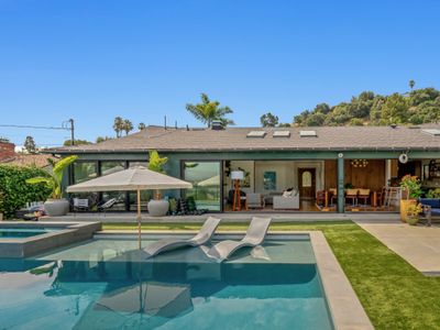 Modern Luxury Retreat w/ Pool Spa & Stunning Views