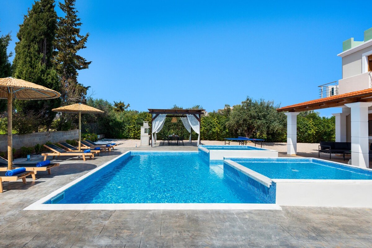 Aileen Villa gallery image 4