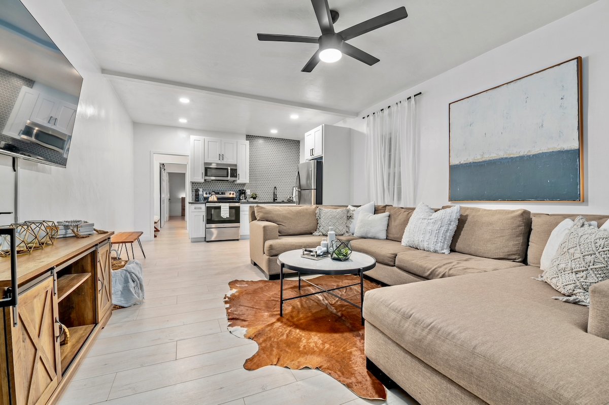 Modern Petco Park Gated Duplex with Hot Tub+Deck gallery image 5