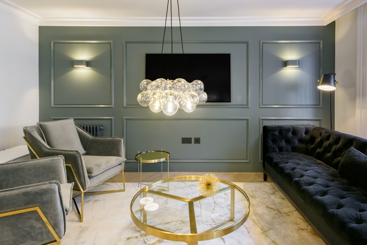 Minimalist Mayfair Abode with Elegant Panelling and Parquet