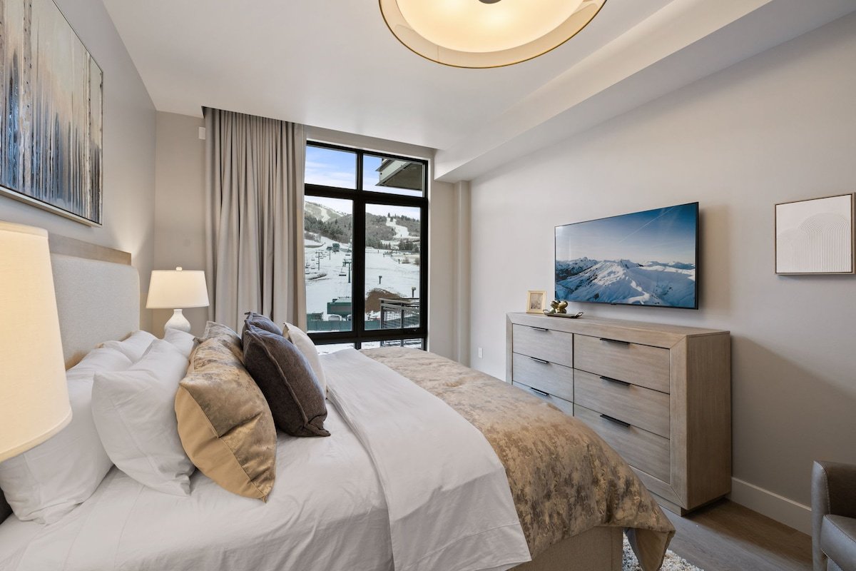 Magnificent Deer Valley Condo: 20 New Runs Open! gallery image 3