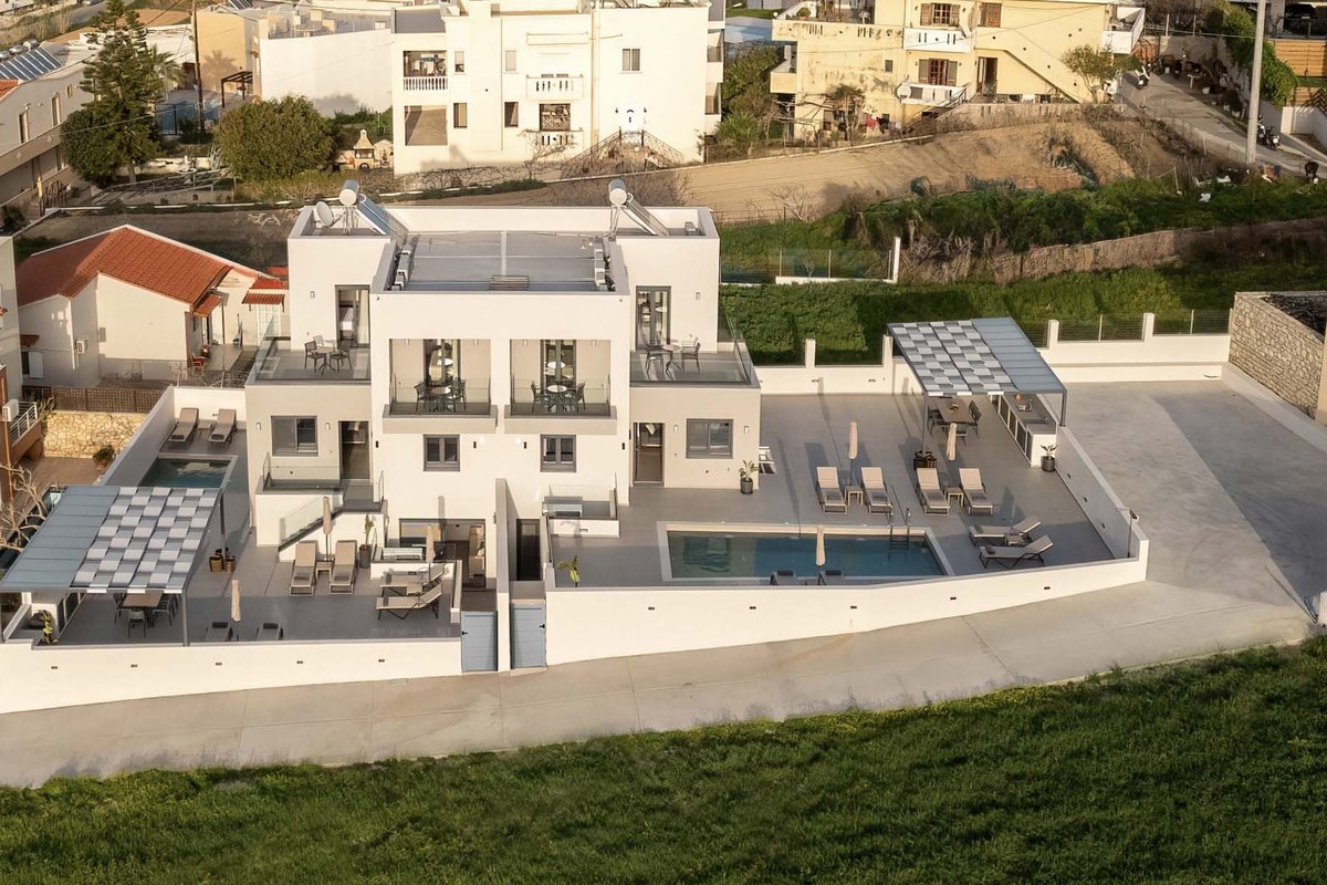 Villa Solaire – With 2 Private Pools & Sauna