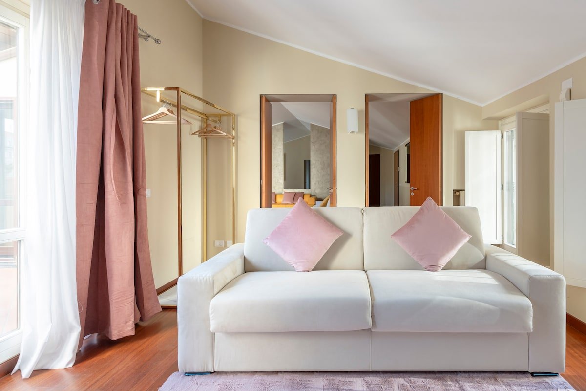 4 Bedroom Apartment with Terrace – Duomo view gallery image 4