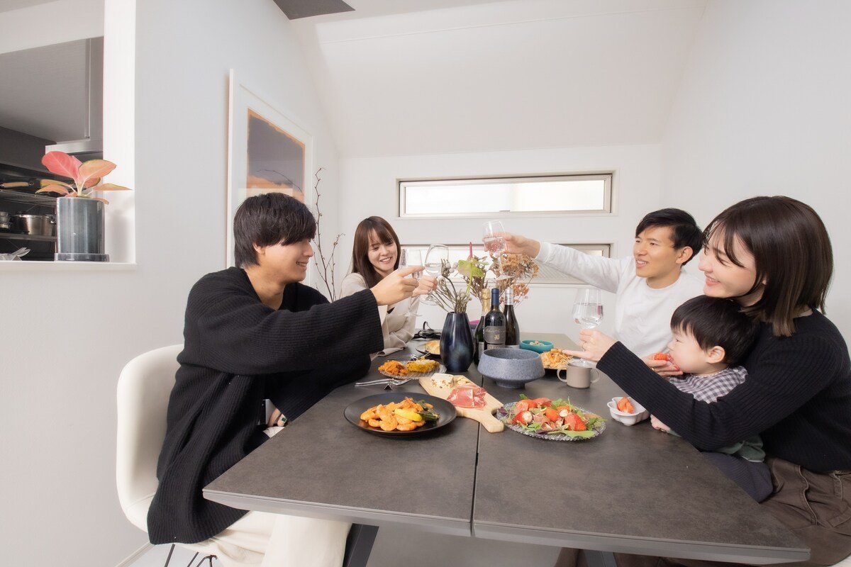 Modern 3-Bedroom House with Spacious Living Area gallery image 3