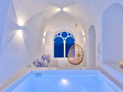 Namaste suites by Oias Local Cave houses