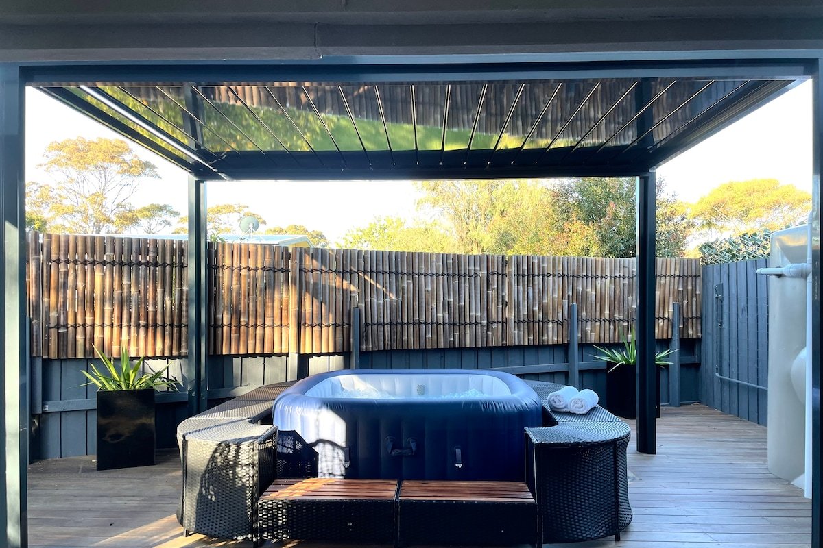 Sunset Retreat – 17 Guests gallery image 3