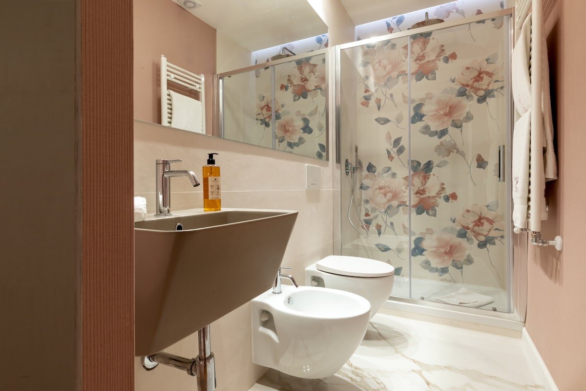 Vicino Piazza di Spagna: lusso, 3 camere, cantina gallery image 5