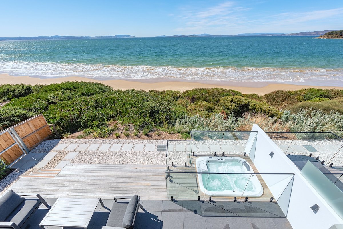 Award-winning beachfront luxury in Cremorne gallery image 2