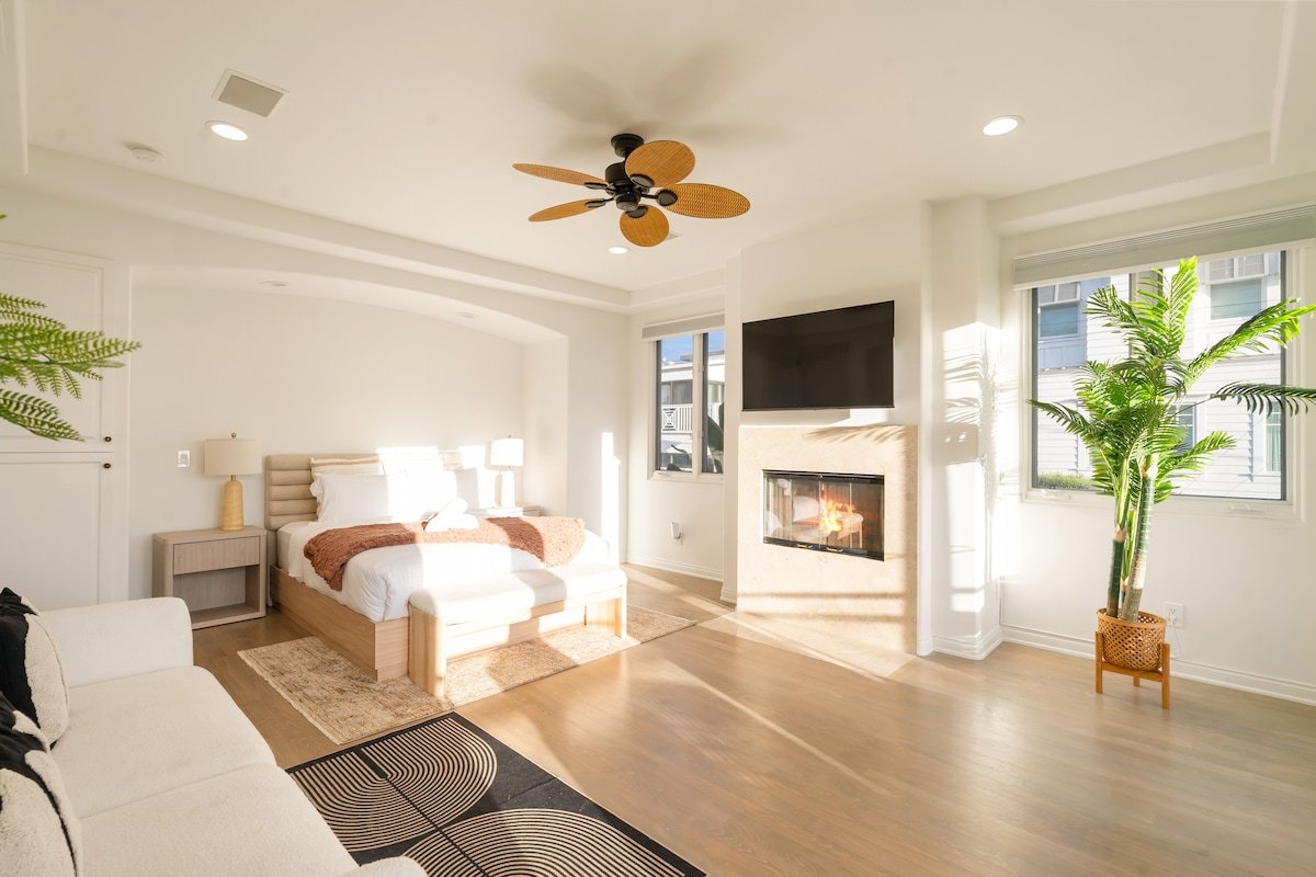 Ocean Views | Luxe 5BR Mansion | Bikes & Elevator gallery image 2