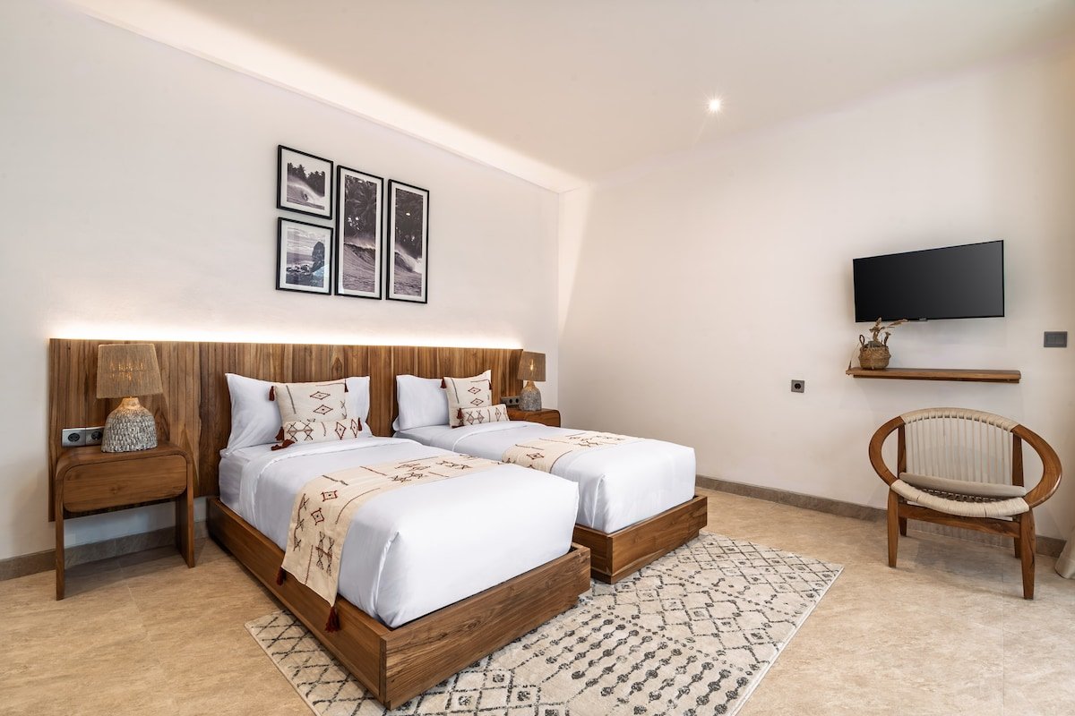 Lizok: Family 5BR Villa w/Infinity Pool, Gym & Spa gallery image 4