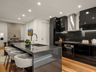 Unbeatable Location Famous Chapel St Family Home