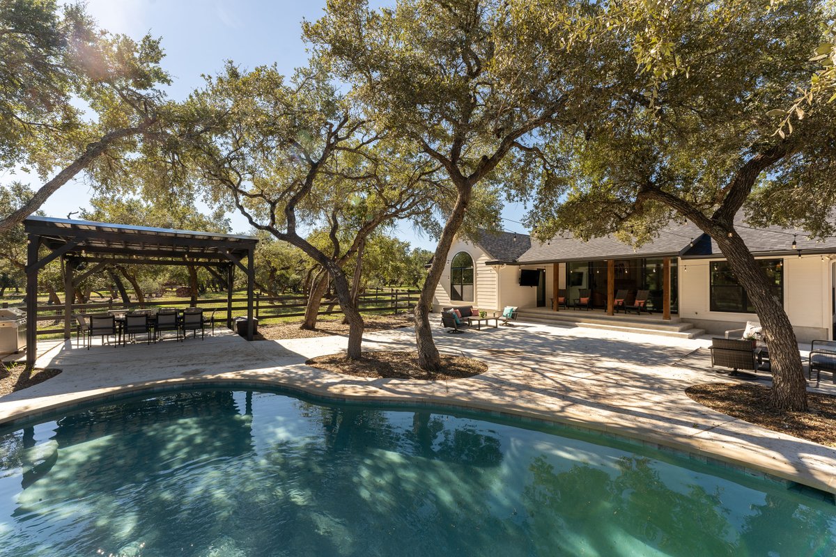 Secluded Hill Country Luxe: Vibes, Pool, Best Spot