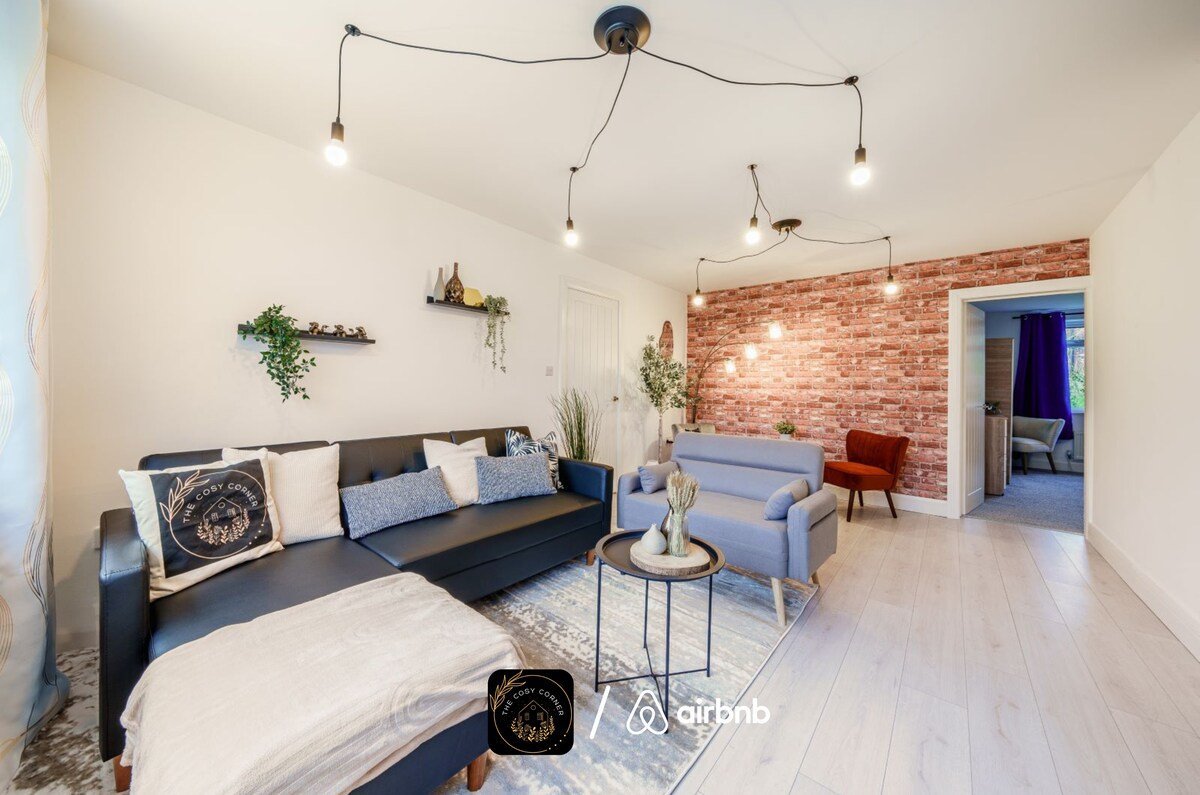 6BR house/2BR Bungalow & Parking gallery image 2