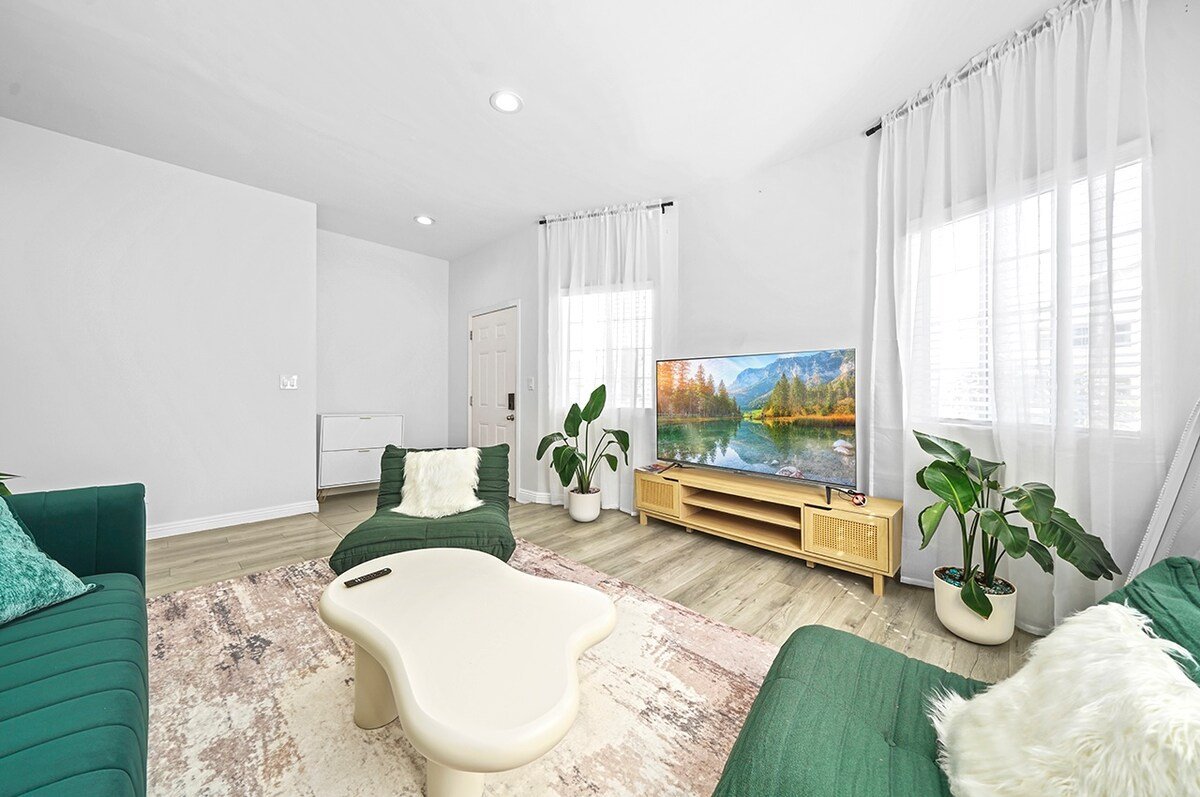 Great Location w spacious backyard | DTLA | USC | gallery image 3