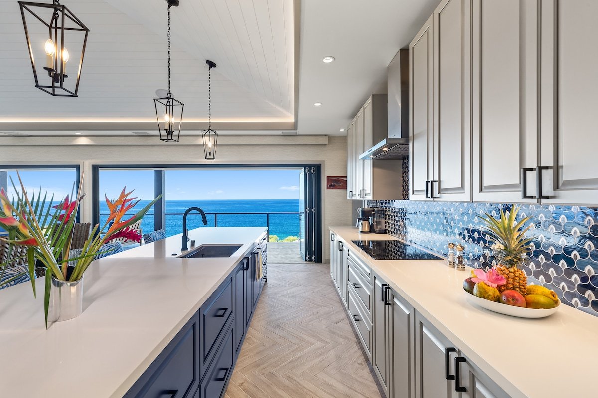 Amazing 4BR Home w/Pool, Ocean and Sunset Views! gallery image 3