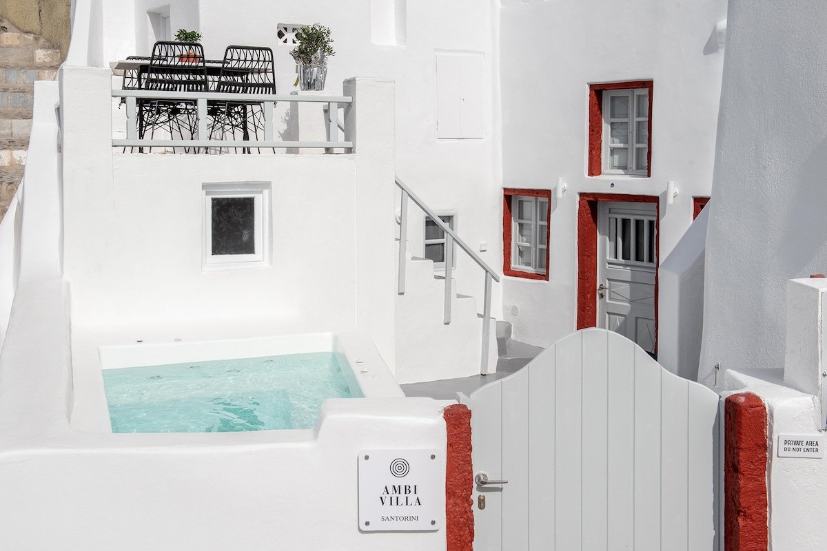 Ambi, Authentic Cycladic Cave Villa | Caldera View gallery image 3