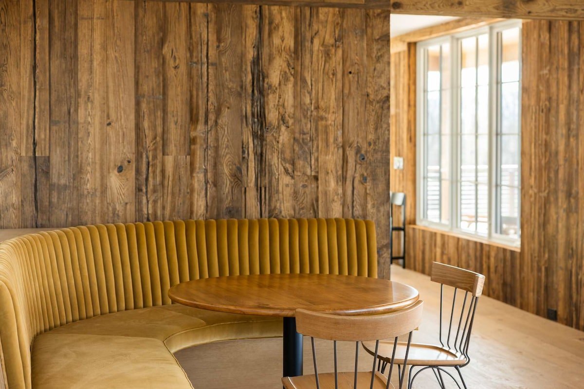 Heated Pool! Sauna! Gym! Stunning Retreat + Views! gallery image 2