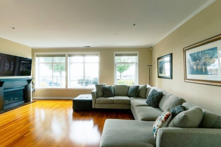 Waterfront 2BD Next to Pike Place w/ Private Patio gallery image 5