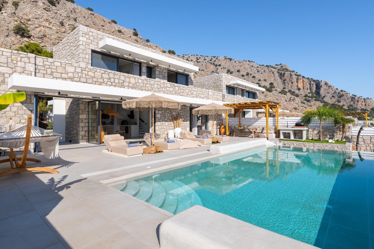 Lido White Villa gallery image 3