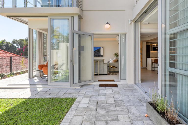Lisburn Duo on Clifton - Modern apt with views