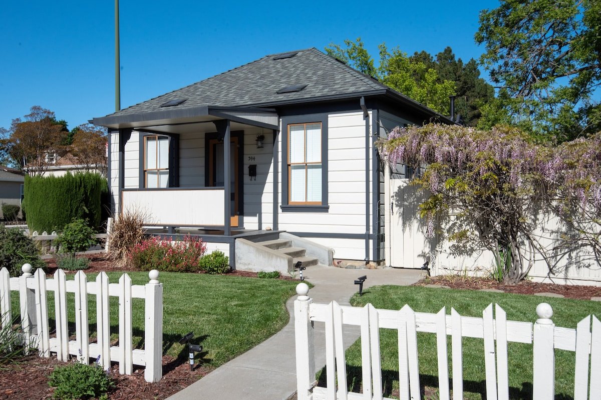 Historic Downtown Mtn View Home gallery image 3