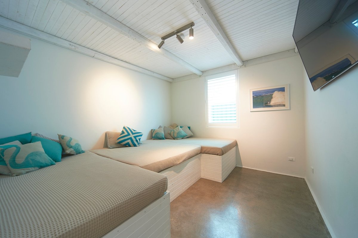 Jet Flamingo: Rockstar Villa gallery image 5