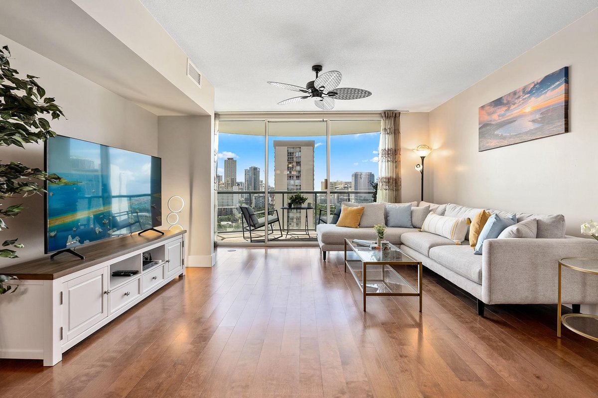 Luxury Two Bedroom Suite in Waikiki, Condo with Pa