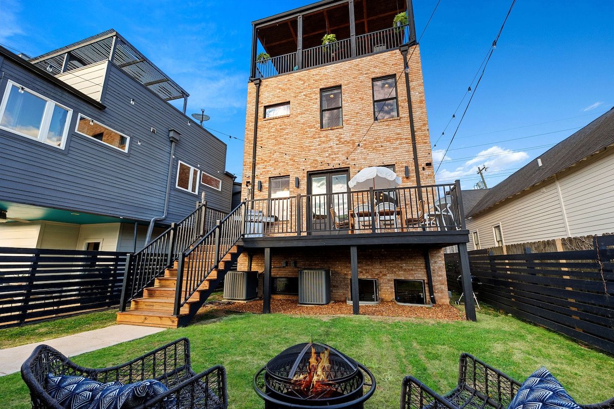 The Nash Bash Pad – Games, Stage, Sleeps 12! gallery image 3