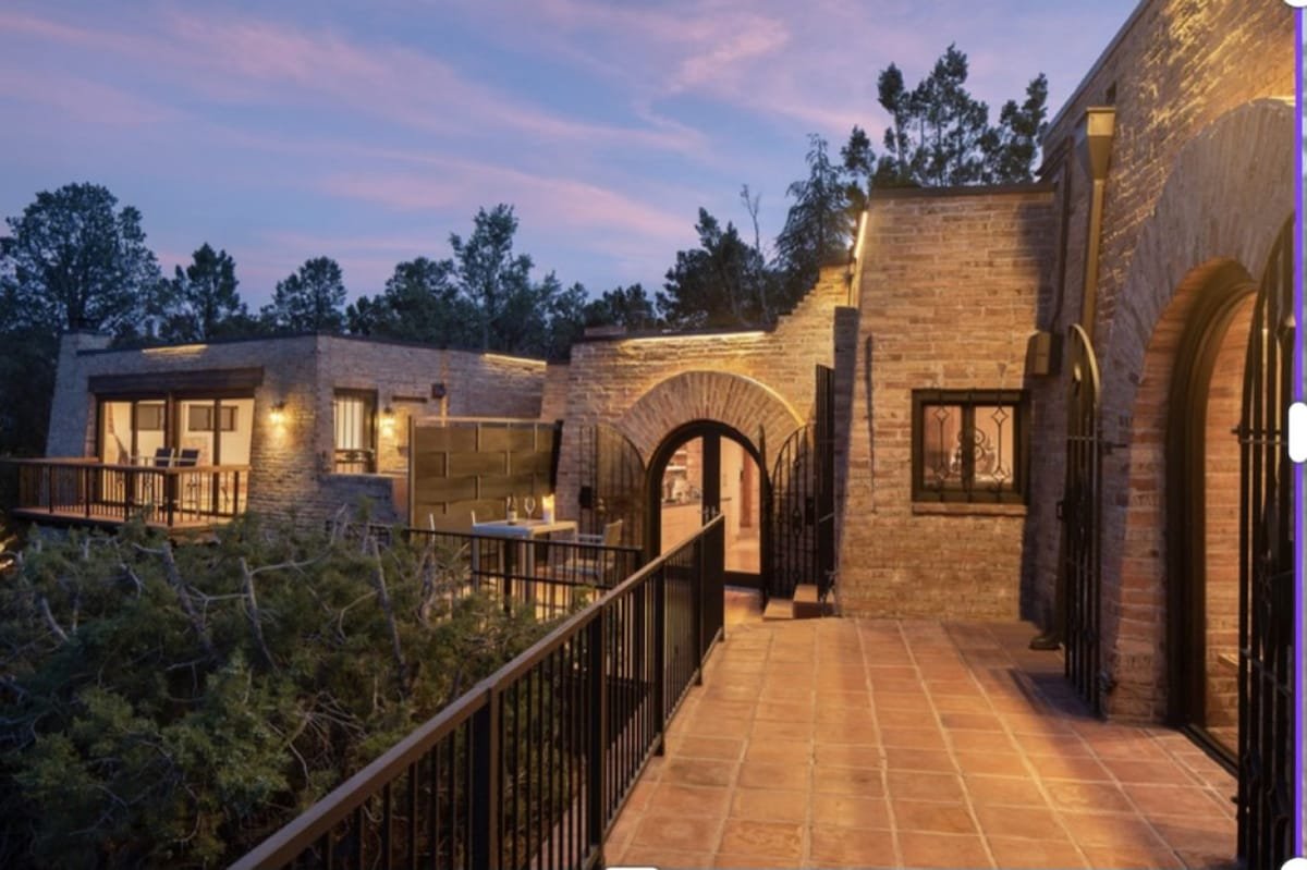 Luxe 6-Acre Sedona Retreat w/ Views: Eagle Dancer gallery image 2