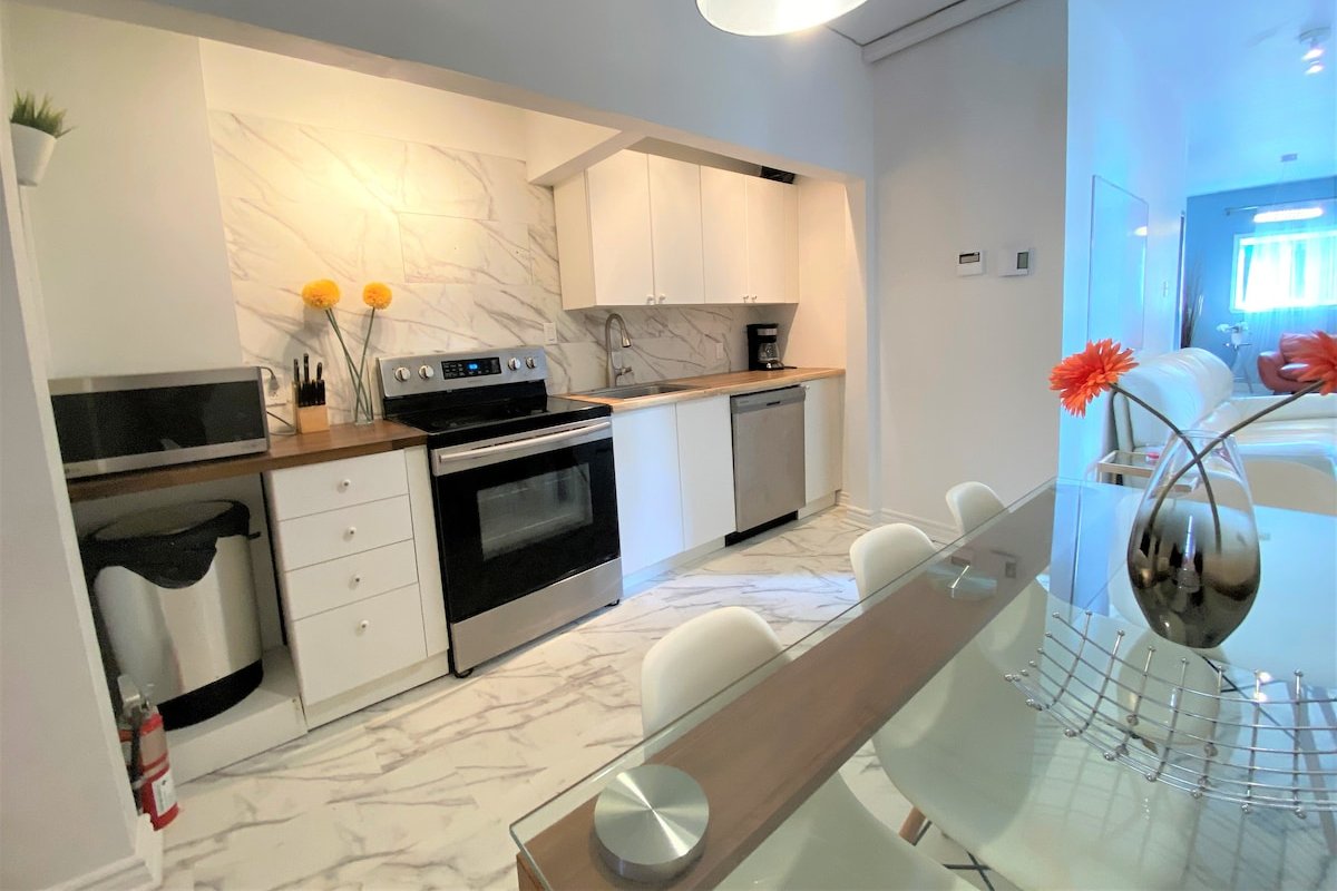 A2~Free parking+Terrace+8 bed/sofabed~100WalkScore gallery image 2