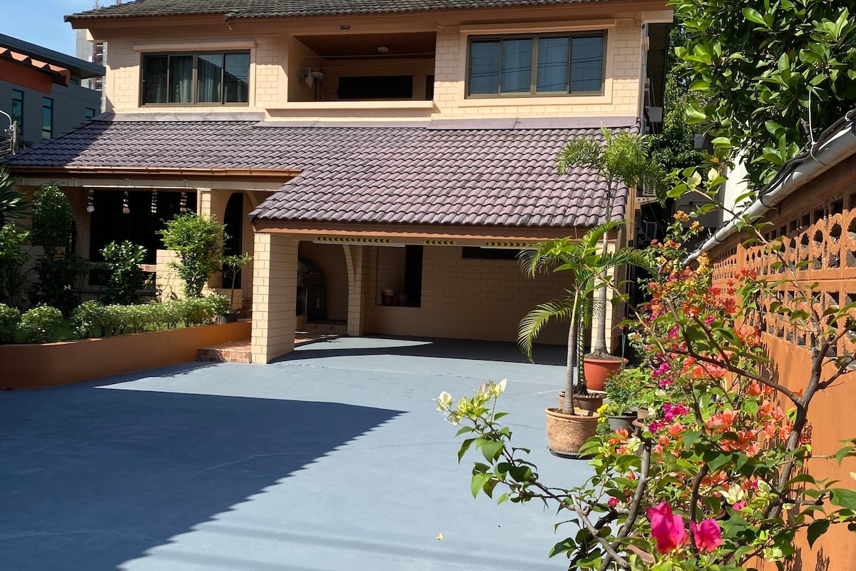 5 Bdrm Garden Home in Heart of Bangkok gallery image 4