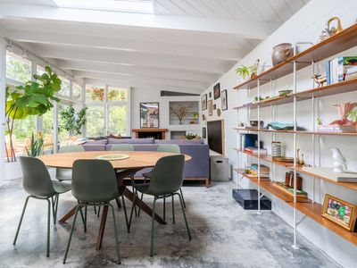 MidCentury Canyon Retreat Quick Walk To Beaches