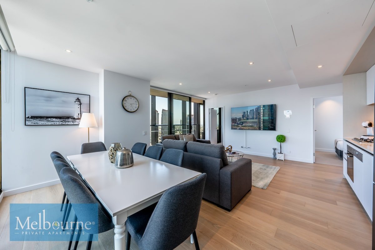 Sky High 3 Bedroom Apts with Dual Harbour Views gallery image 5