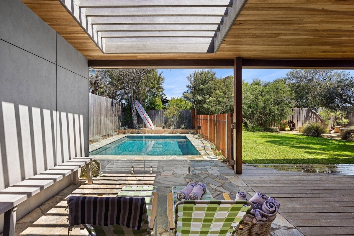 *Ivy Tyrone* -Gas heated Pool, Stunning renovation gallery image 3