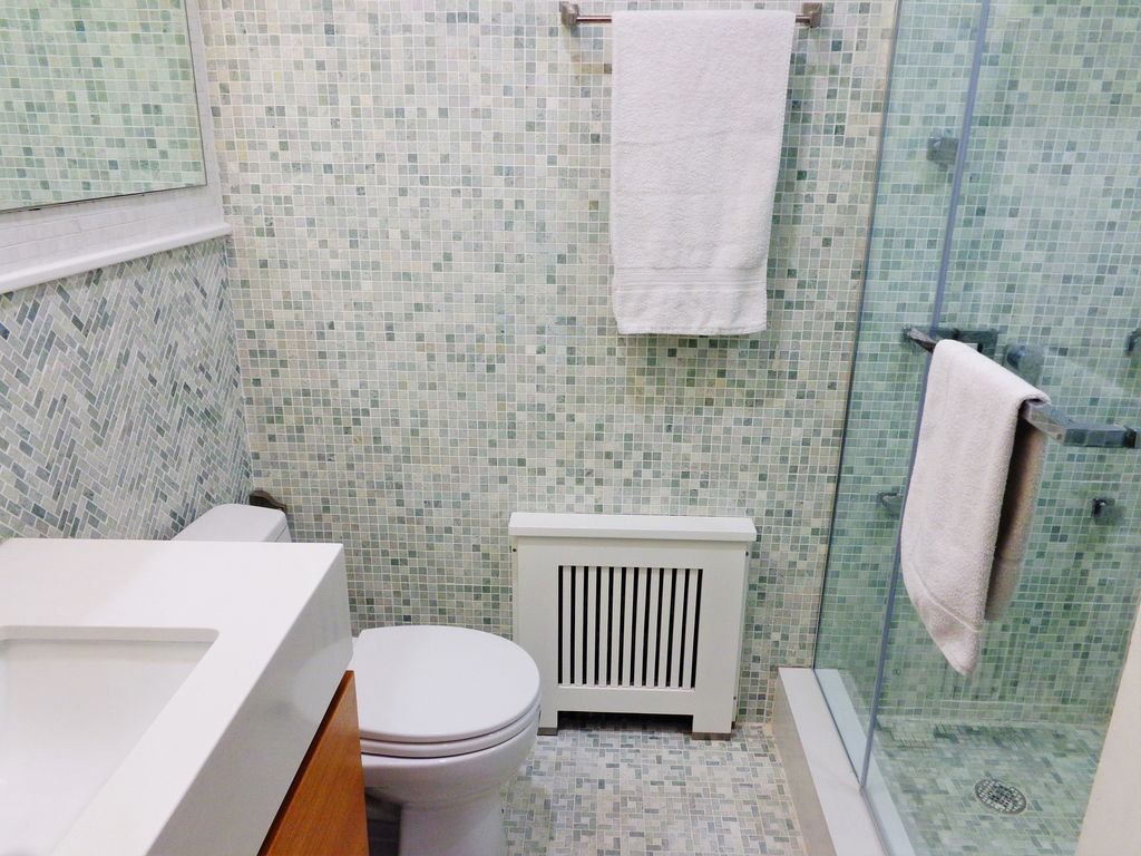 New 4BR, 2 Full Bath with Washer & Dryer gallery image 4