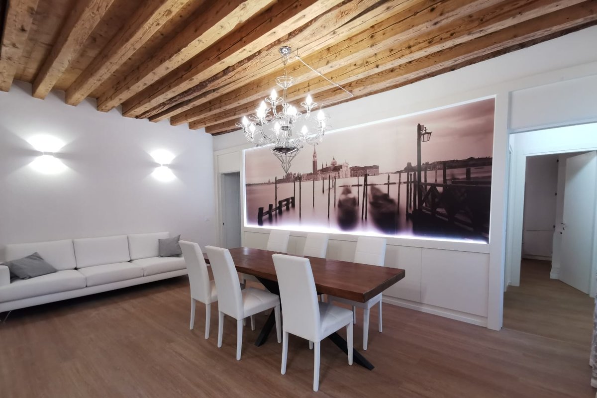 DELUXE RIALTO 3 BEDROOM FLAT