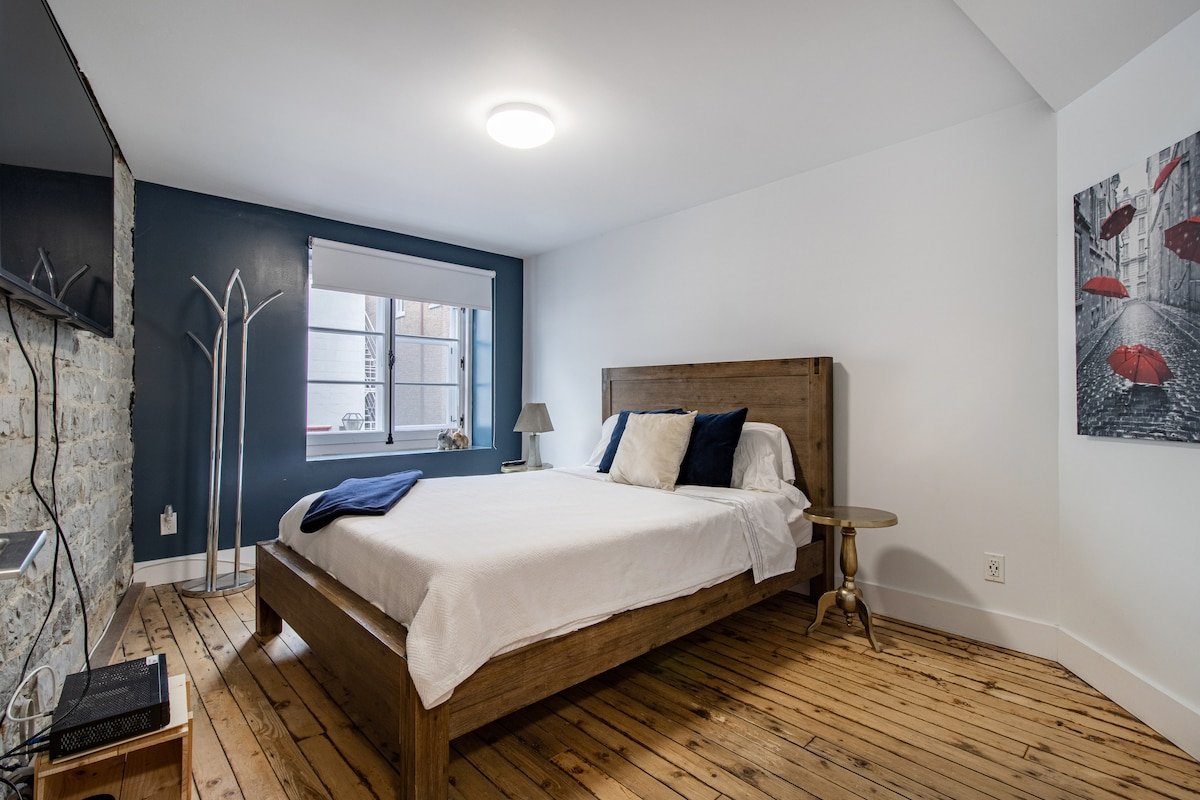 Charming 2BR Heart of Old Québec(Free Parking,AC) gallery image 5