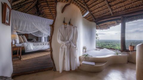 Elsa’s Kopje Meru Honeymoon Cottage - Honeymoon Cottage Room  BathTub Bed