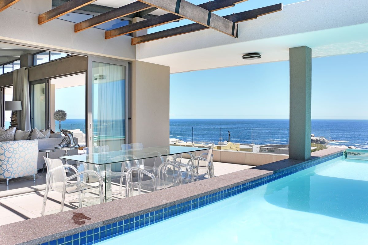 Power backup Oceanfront Residence 80m from the sea gallery image 4