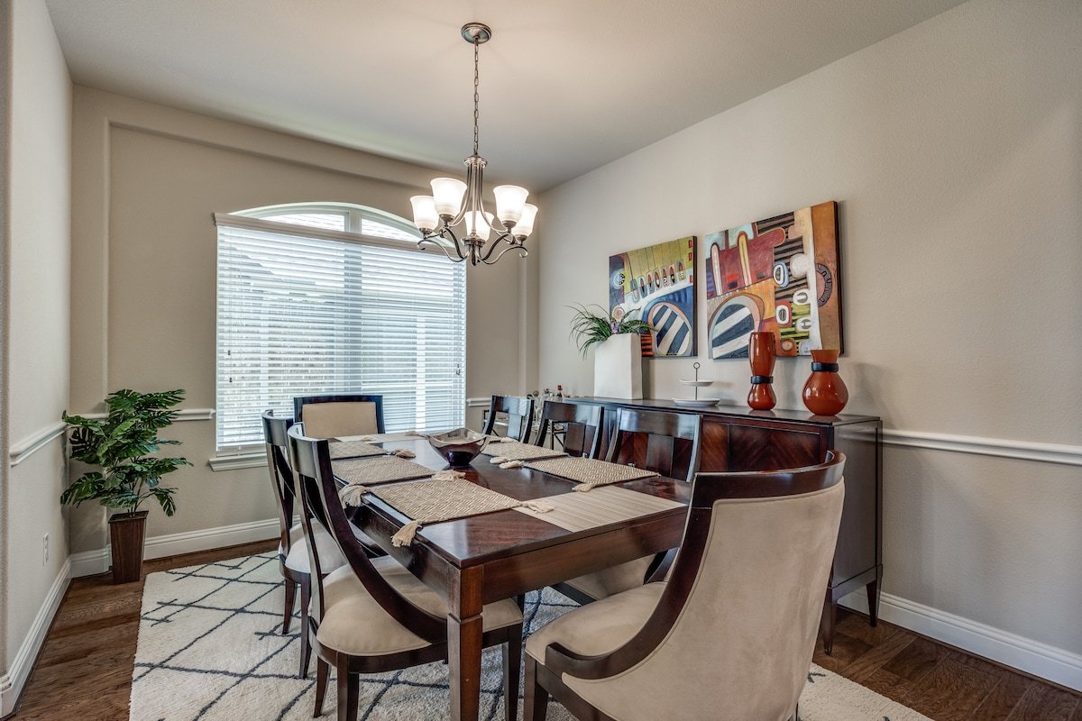 Pet Friendly 4-Bedroom Home gallery image 5